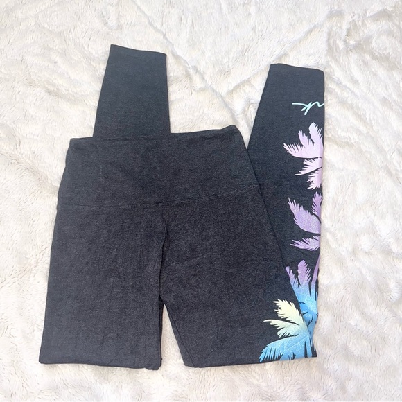 Victoria’s Secret PINK Tropical High Waisted Cotton Leggings! - Picture 2 of 6